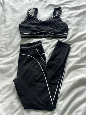 ALO Yoga Black Sports Bra and Leggings Set with White Piping